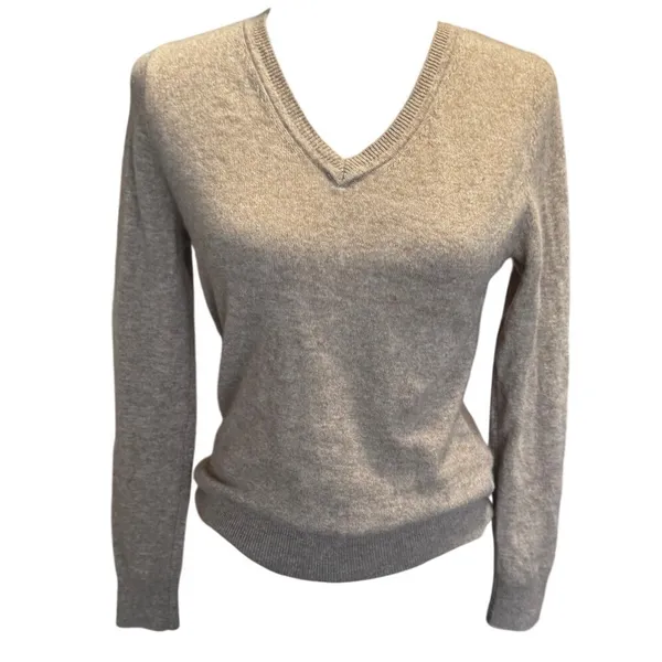 Quince 100% Cashmere Sweater Small V-Neck Taupe Beige Classic Minimalist - Image 2