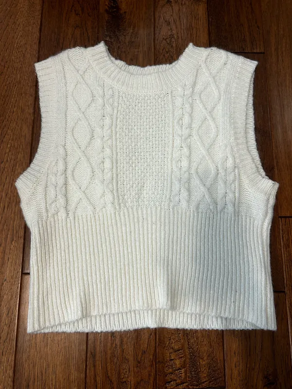 white sweater vest Size L - Image 2