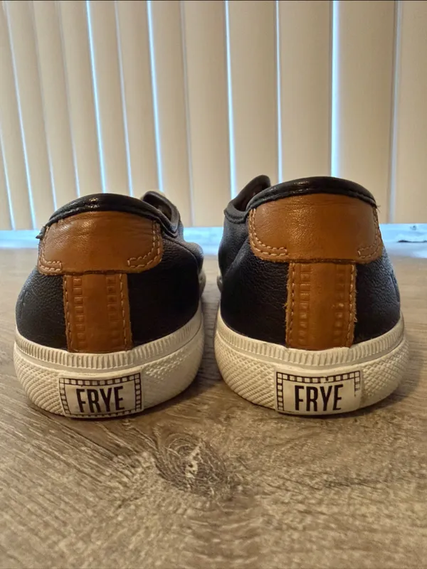 Frye Gia 8M Women’s Black Leather Low-Top Casual Sneakers with White Laces - Image 7