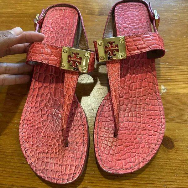 Tory Burch Pink and Brown Croc-Embossed sándals - Image 3