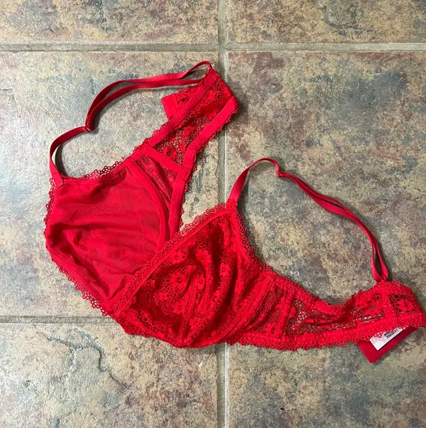 victoria’s secret large red lace bralette - Image 4