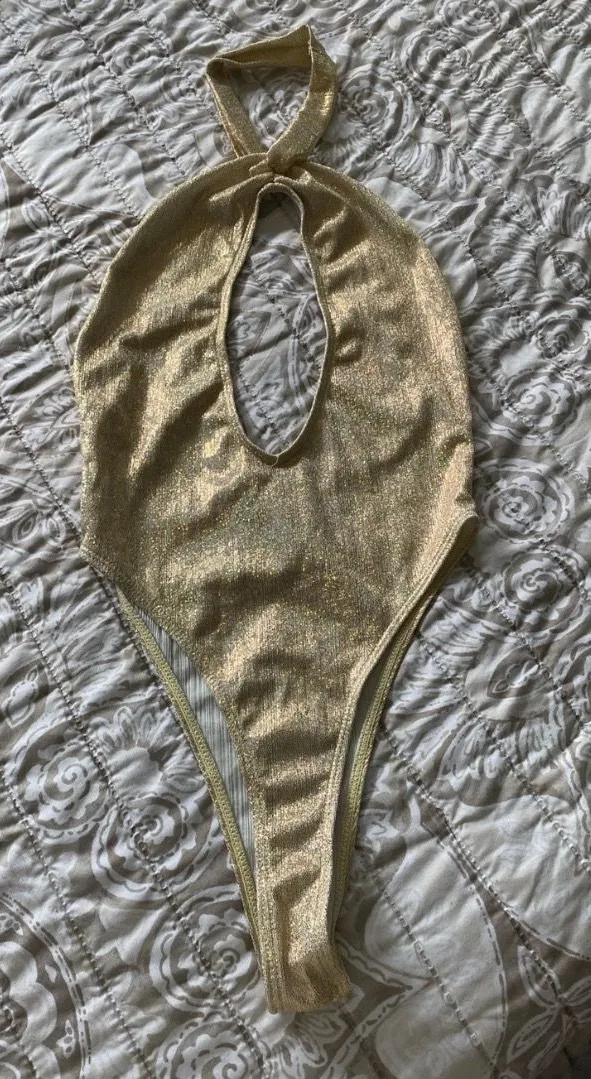 Pretty Little Thing gold bikini - Image 3