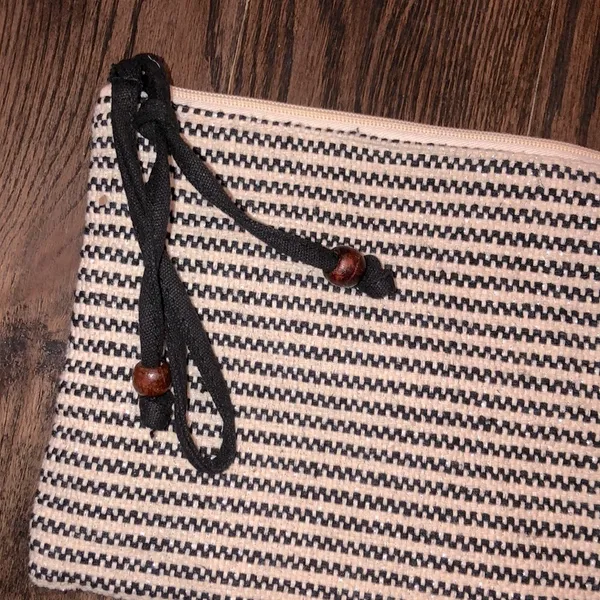 Small travel bag for cosmetics, phone accessories etc - Image 3