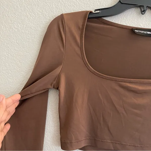 Pretty little thing DARK BROWN SLINKY SQUARE NECK CROP TOP SZ:4 - Image 7