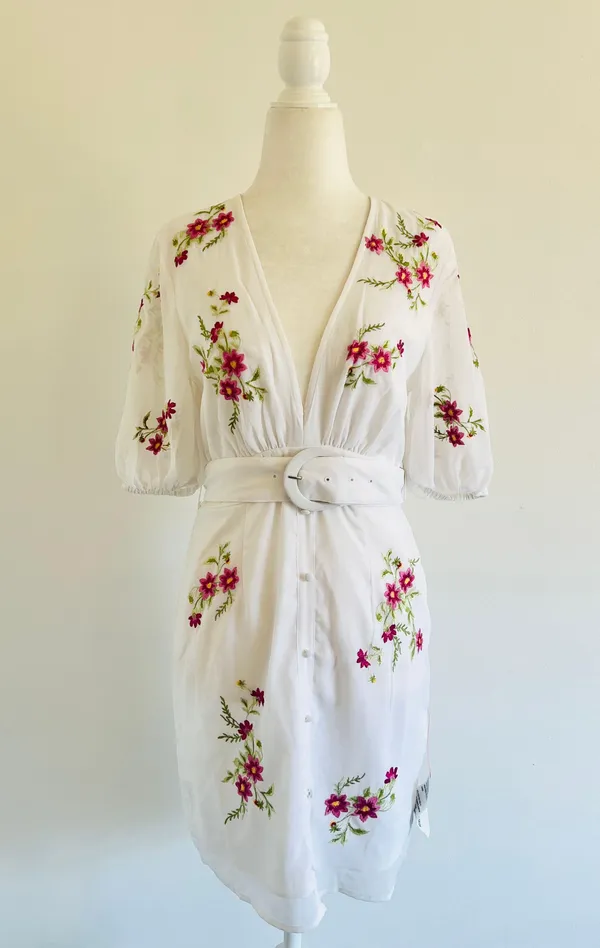 Design White Floral Embroidered Belted Mini Dress - Image 5