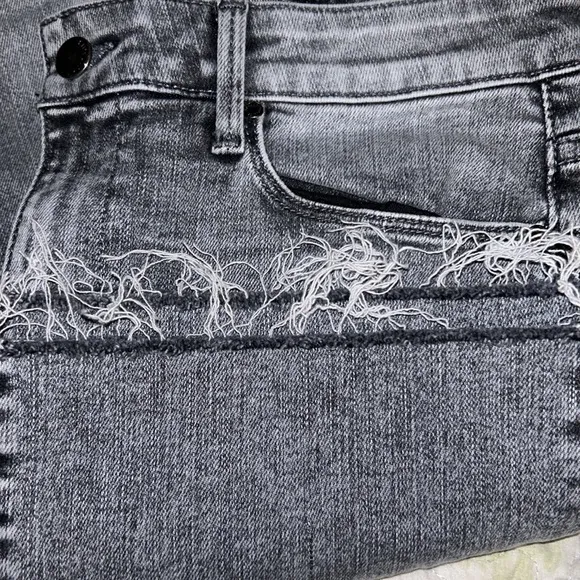 Fidelity Denim Juniper Crop Flare Stretch Jeans in Surfire Gray Raw Hem Size‎ 29 - Image 10