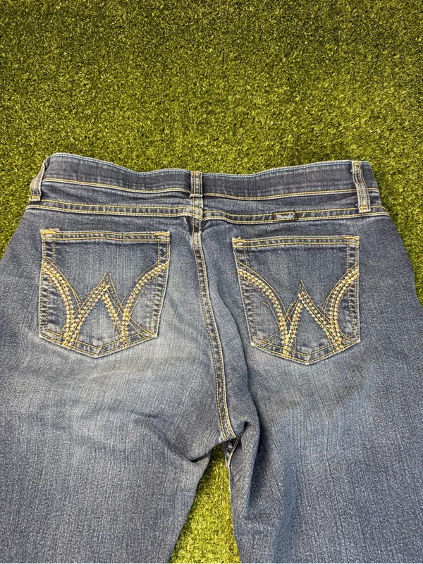 Wrangler QBaby Ultimate Riding Boot Cut Jean with Cool Vantage Embroider 9/10x34 - Image 6