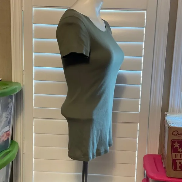 Old Navy Olive Short Sleeve Tee - Image 2