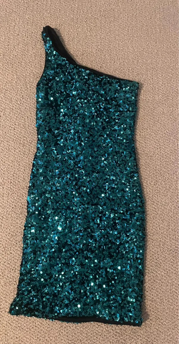 Lulus teal sequin bodycon dress in size XS one sleeve and off the shoulder on the other side #hoco #party - Image 3