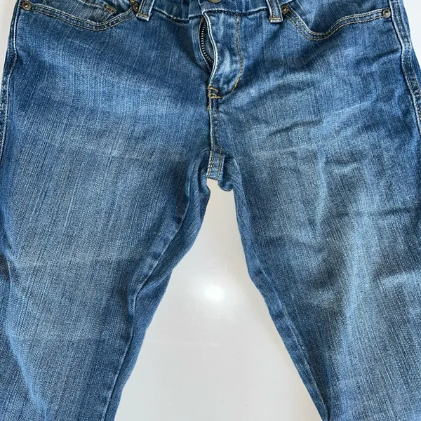 Seven for all mankind cropped low rise jeans. Size 6. - Image 3