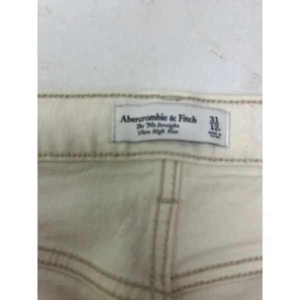 Abercrombie & Fitch 90's Straight Ultra High Rise Off White Jeans in Size 31/12R - Image 5