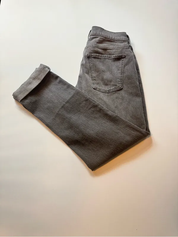 Old Navy Gray Mid-Rise Wow Boyfriend Jeans Size 6 - Image 8