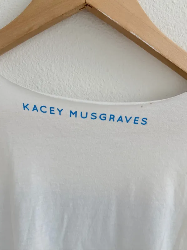 Kacey Musgraves off-the-shoulder white cotton t-shirt - Image 7