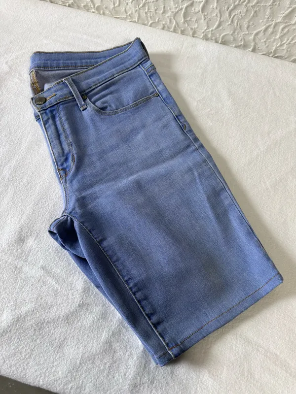 Gap Bermuda Shorts Women's Size 30 Light Blue Classic Denim Soft - Image 4