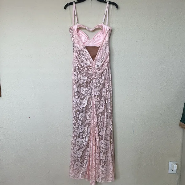 HOUSE OF CB 'Azzurra' Rose‎ Pink Lace Godet Gown NWOT size M - Image 4