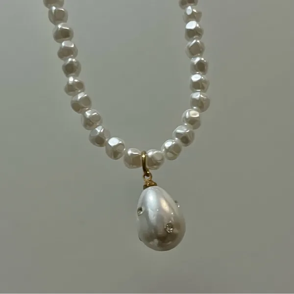 White Pearl Beaded Fashion Necklace with Teardrop Pendant - Image 7