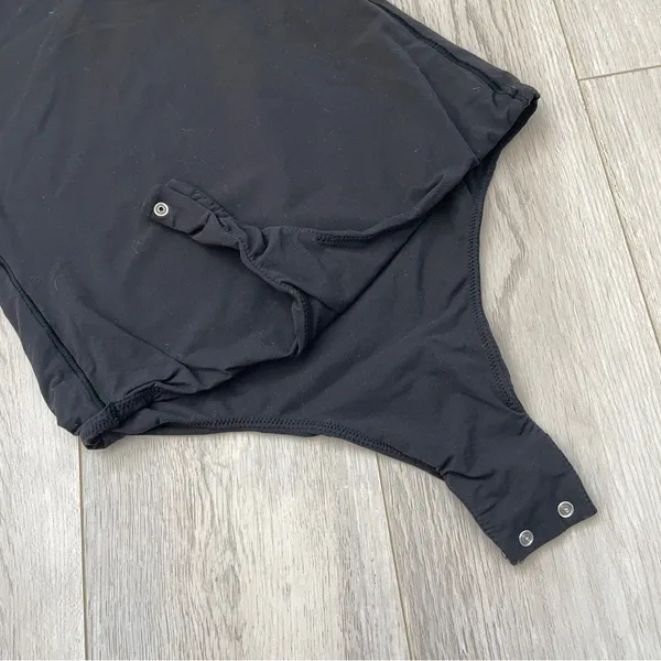 Skims Highneck Bodysuit fits everybody womens Black (small) basic going out chic - Image 4