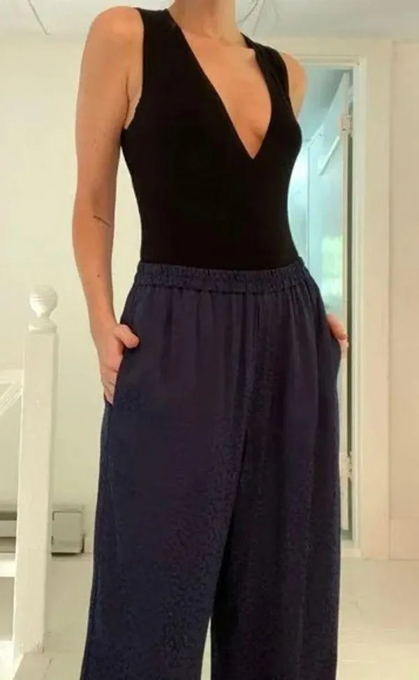 & Other Stories Leopard Print Jacquard Satin Wide Leg Pants NWT Navy Size 6 $79 - Image 4
