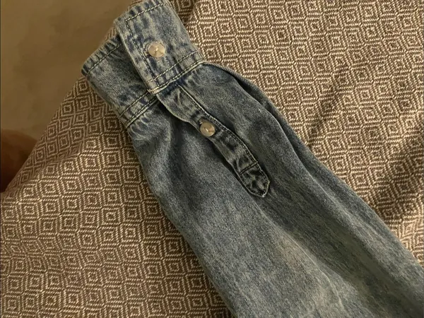 EUC Universal Thread stonewashed cropped denim shirt/jacket - Image 5