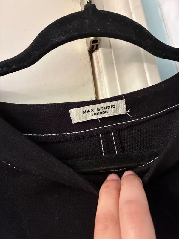Max Studio Black Short Sleeve Top with Contrast Stitching - Image 3