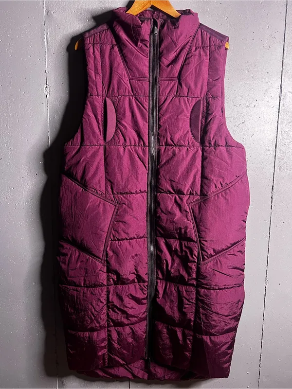 Free People On The Move Packable Puffer Long Vest in Black Cherry. Size Small - Image 5