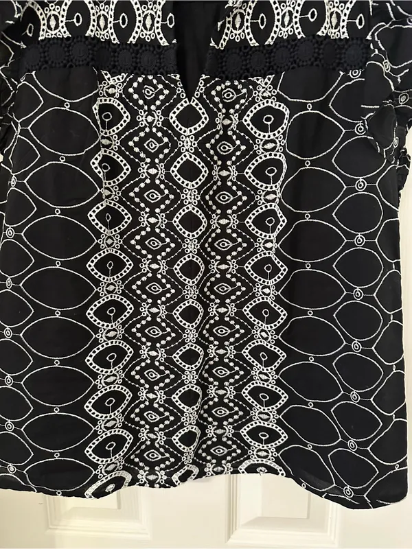 LOFT Black & White Geometric Ruffle Sleeve Blouse - Image 4