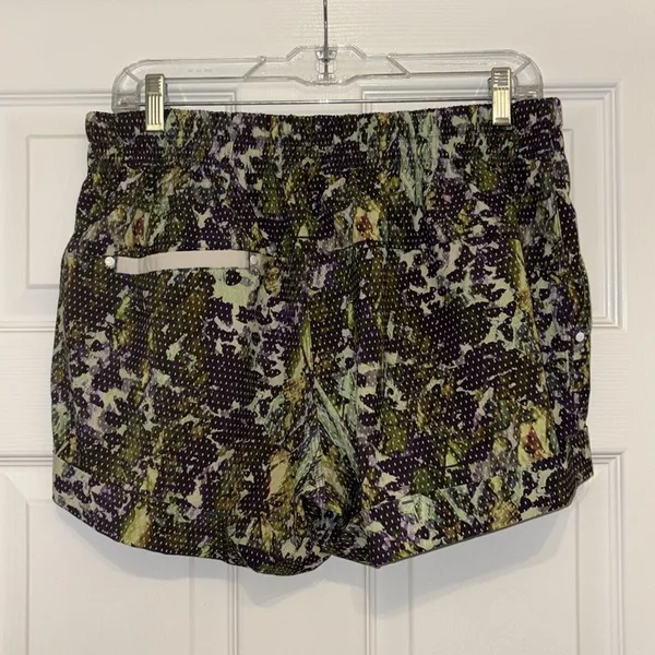 Lululemon Spring Break Away Short Floral Sport White Multi - Image 4