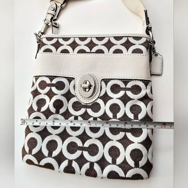 Coach Signature Swing Pack Style 43466 Crossbody - Image 8