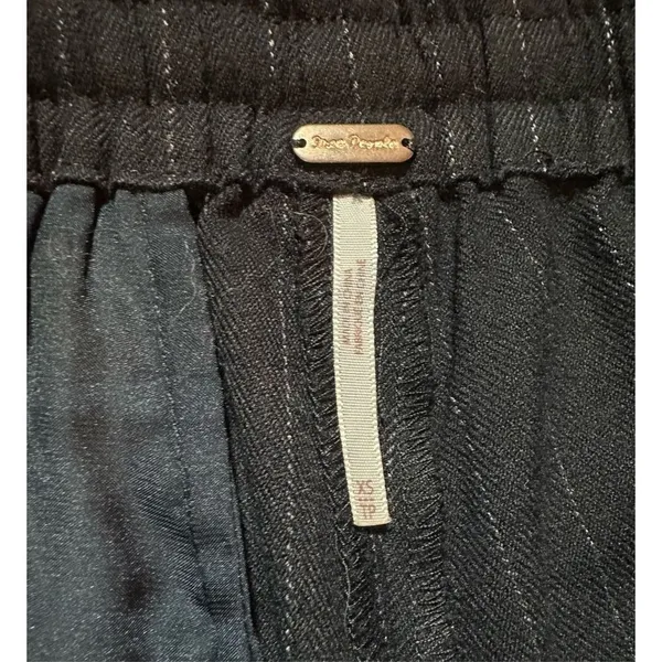 Free People dark gray pinstripe trouser pull on pants zip‎ pockets XS - Image 3