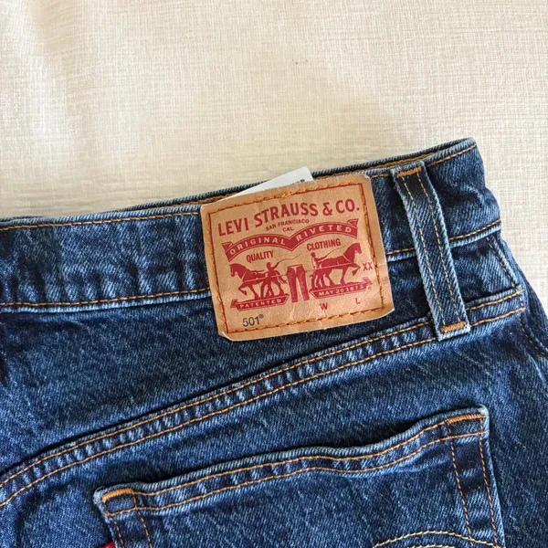 Levis 501 blue dark wash shorts - Image 3