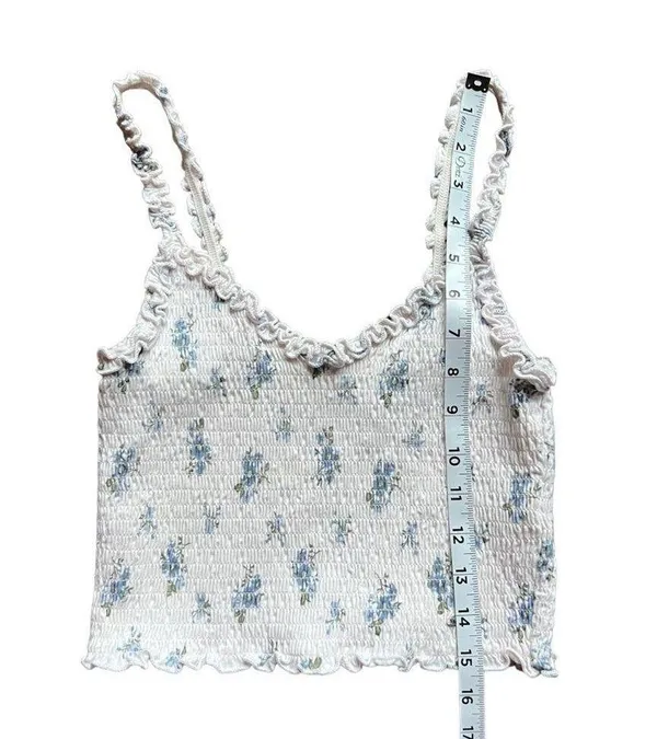 Hollister White Floral Stretchy Crop Top Size Medium - Image 4