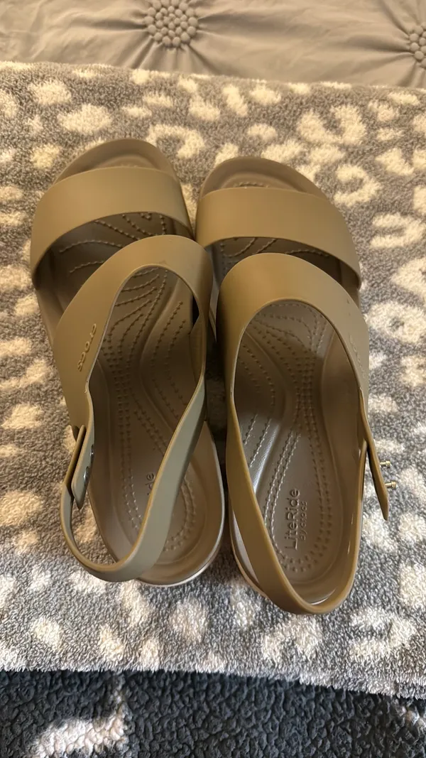 Crocs Sandals Women’s 9 - Image 2