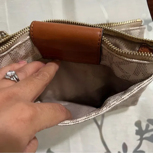 Michael Kors Crossbody - Image 3