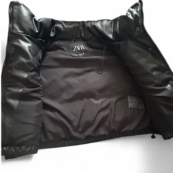 Zara Women's Black Gilet vest. Size L - Image 4