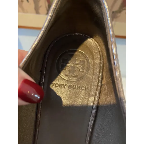 Tory Burch Shoes Womens Size 8 Silver Snake Leather Ballet Flats Logo Slip On - Image 3
