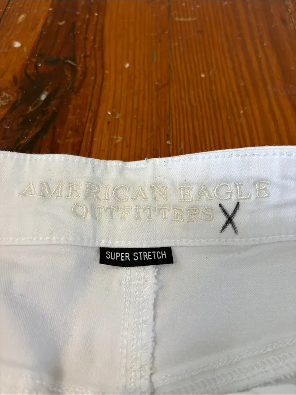 American Eagle Super Stretch White Denim Shorts Casual Summer Size 14 - Image 2