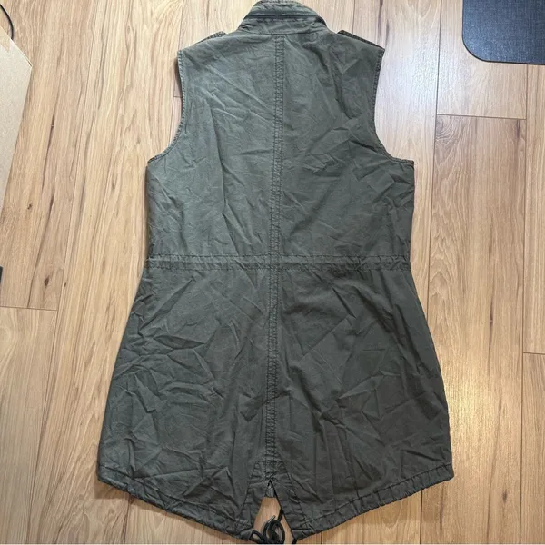Levi's Olive Green Sleeveless Utility Vest • Preowned - Image 2