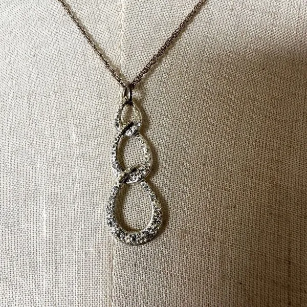 Avon triple teardrop vintage pendant necklace - Image 3