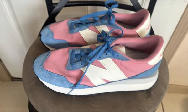 Size 8 New Balance Blue/Hazy Rose/White 237 V1 Sneaker. In EUC! - Image 3