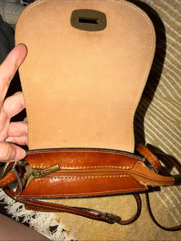 Vintage Vera Pelle Saddle Crossbody in Chestnut Brown with Brass Turn-Lock - Image 4
