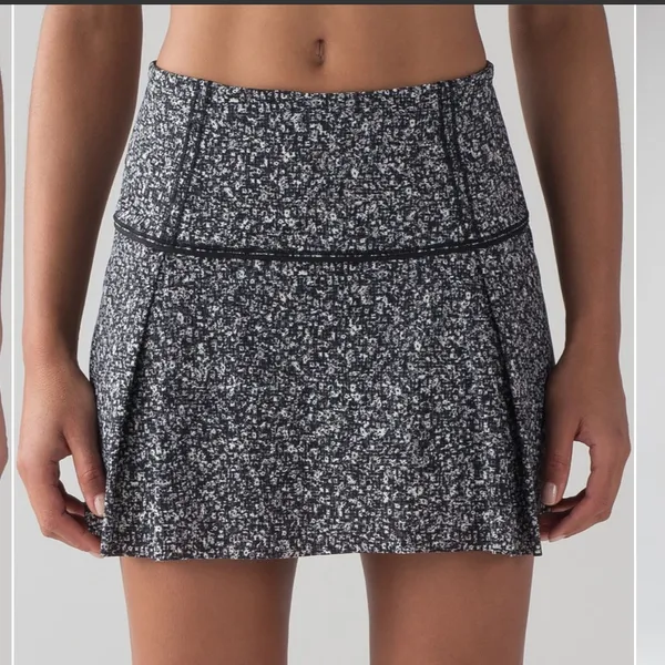 Lululemon Lost In Pace Skirt (Tall) (15") Daisy Dust Alpine White Black / Black - Image 3