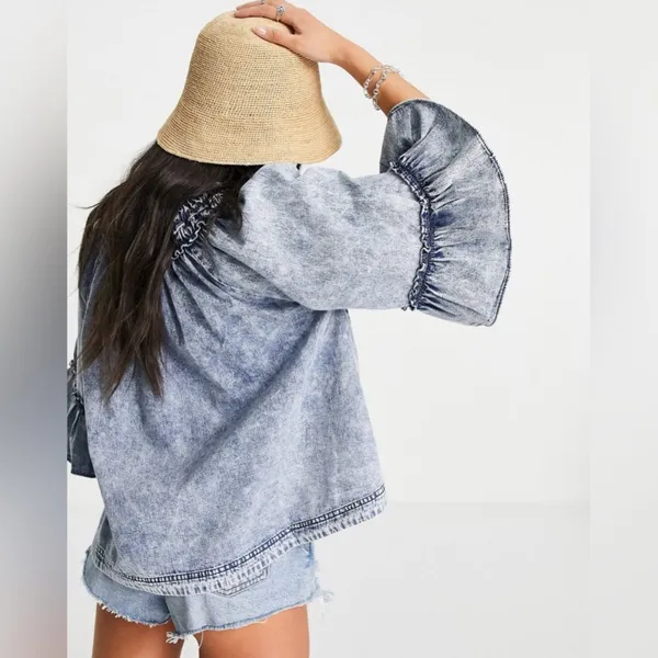 Free People Ainsley Denim Top in Indigo Wash Size Large - Image 6