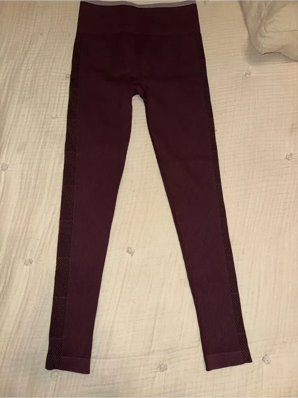 Vuori Helix Seamless Ribbed High Rise Leggings size S - Image 2