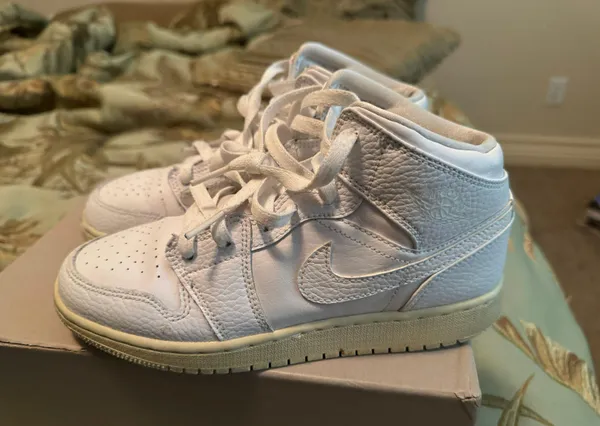 Air Jordans Jordan Retro 1 Mid - Image 4
