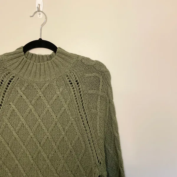 American Eagle Cable Knit Long Sleeve Cropped Sweater, Green, Size S, EUC - Image 3