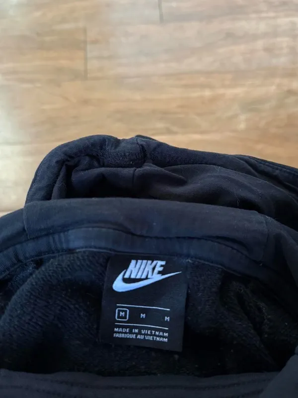 Nike sweater - Image 3