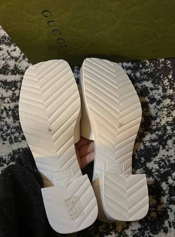 Gucci 60mm Slide Rubber Sandals White size 39 - Image 5