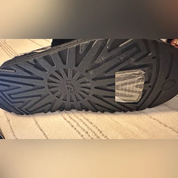 UGG Slide Black New with Box Size 9 - Image 5