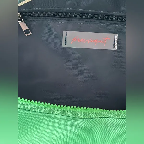 Free people good sport duffle bag green nwt - Image 11