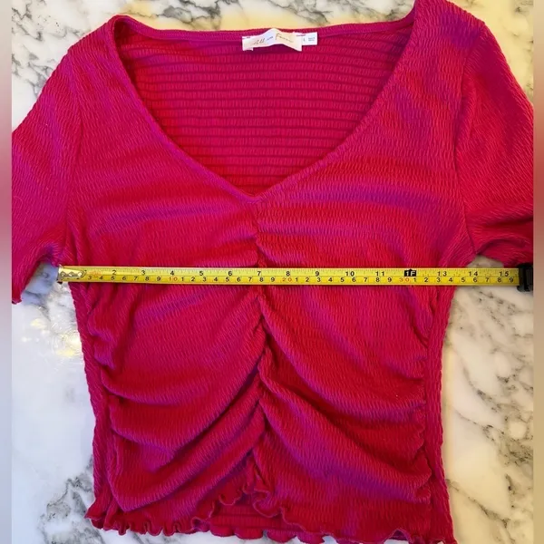 NWOT All in Favor Hot Pink Ruched Top size Large - Image 4